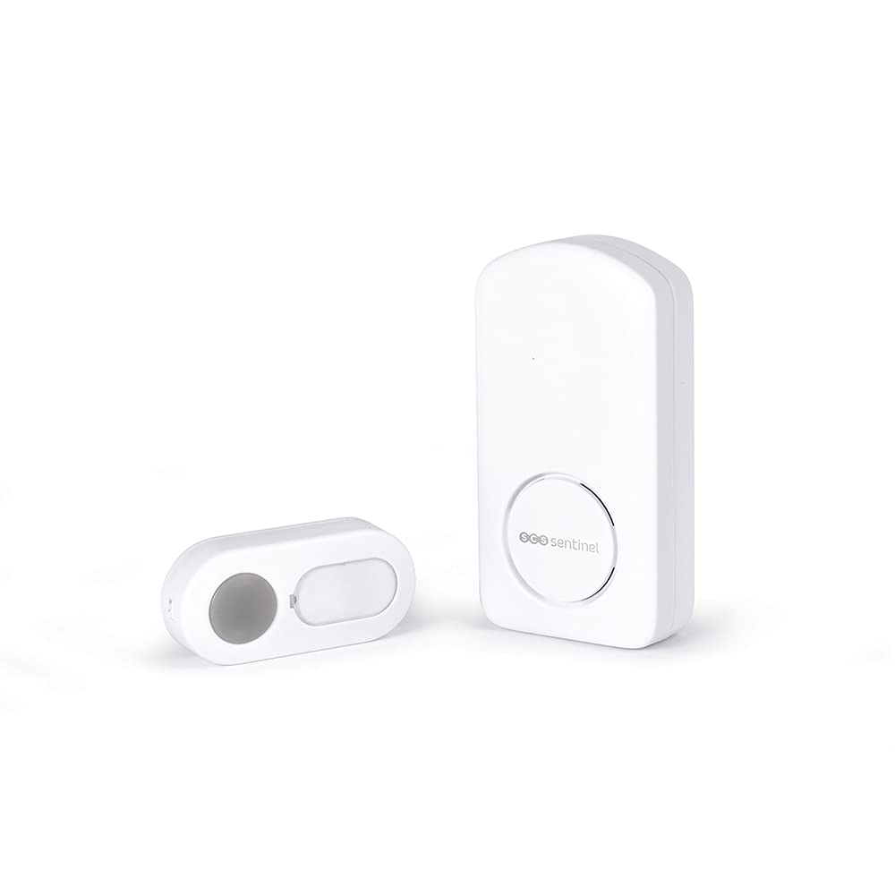 Carillon blanc SCS Sentinel et bouton poussoir extérieur près d’une porte contemporaine